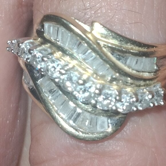 Engagement ring - Picture 3 of 4